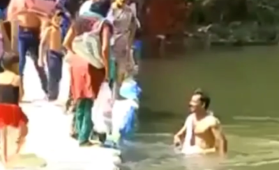 Man Jumps into the Water too Late to Help Kid VIDEO