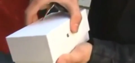 Man drops brand new iPhone 6 at the Apple Store VIDEO