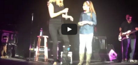 Little Girl shows Carrie Underwood how it's done!