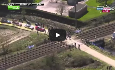 Train interferes with Paris - Roubaix 2015 HD