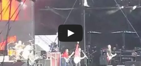 Foo Fighters - Dave Grohl Breaks a leg in Gothenburg